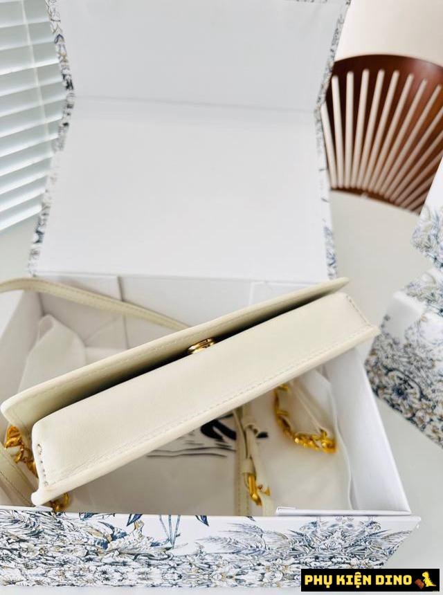 Túi Dior Trắng Calfskin Embossed Túi Dior Trắng Calfskin Embossed